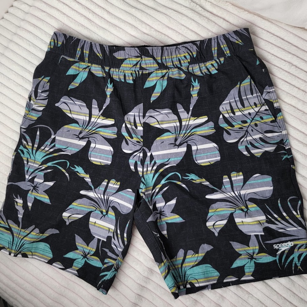 Speedo Medium Tropical‎ Plumeria Swim Shorts Vibrant, Quick-Dry Comfort Beach